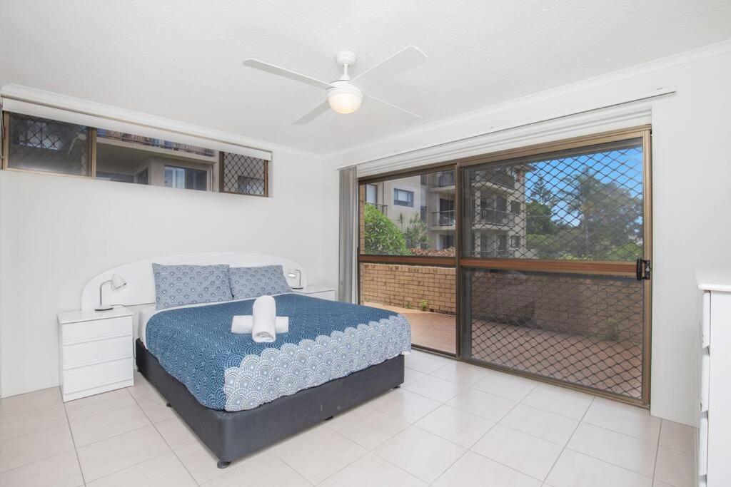 Apartment Absolute Beachfront Apartment! Gold Coast