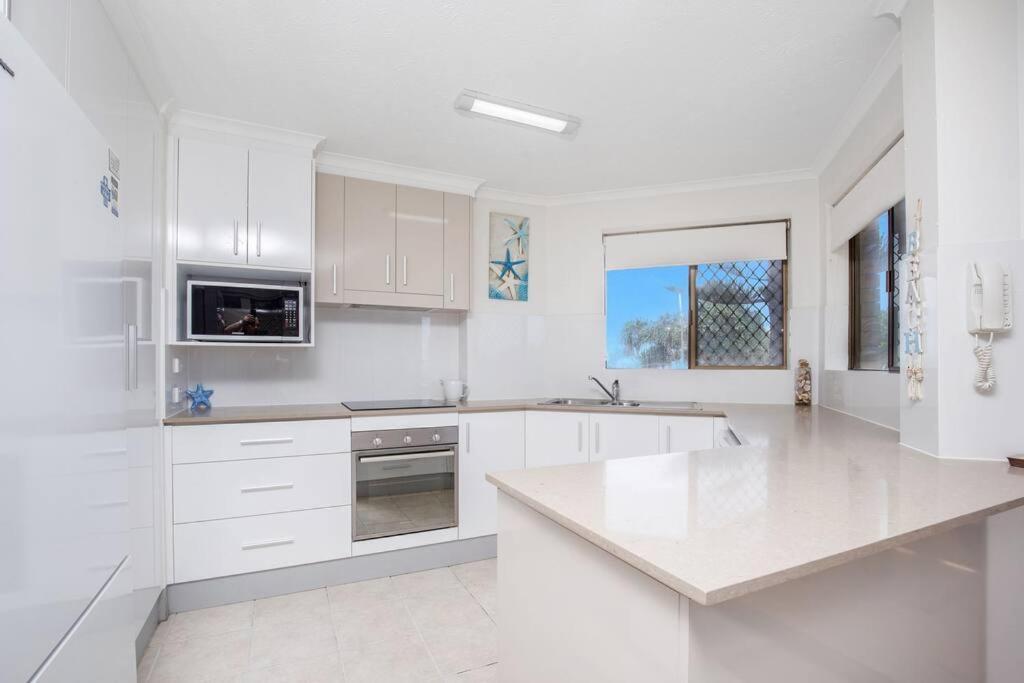 Absolute Beachfront Apartment! Apartment Gold Coast