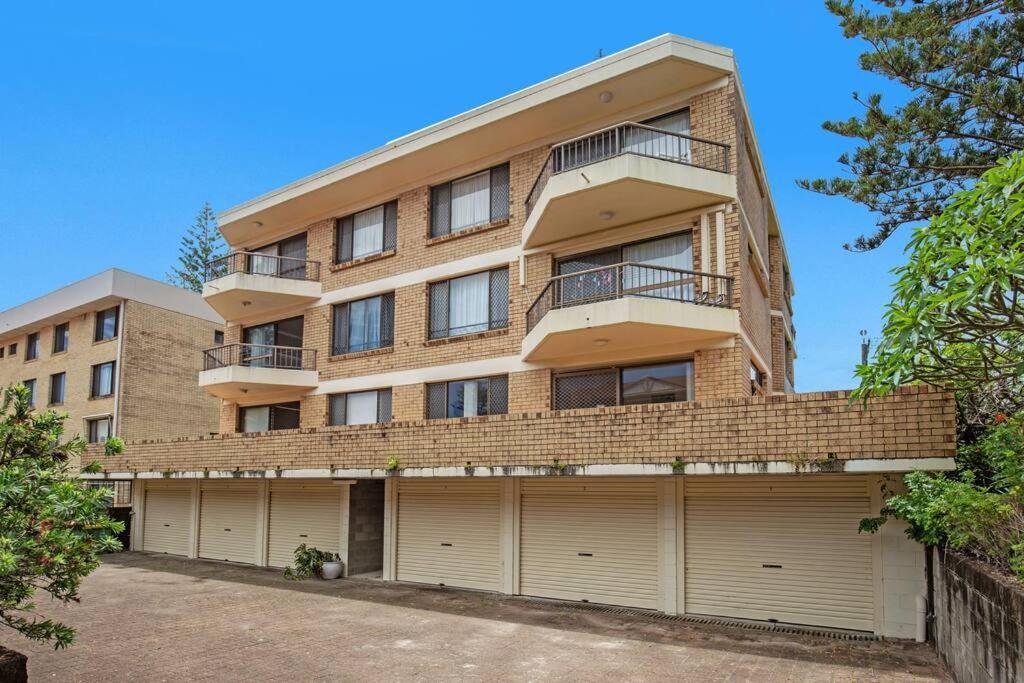 Absolute Beachfront Apartment! Apartment *