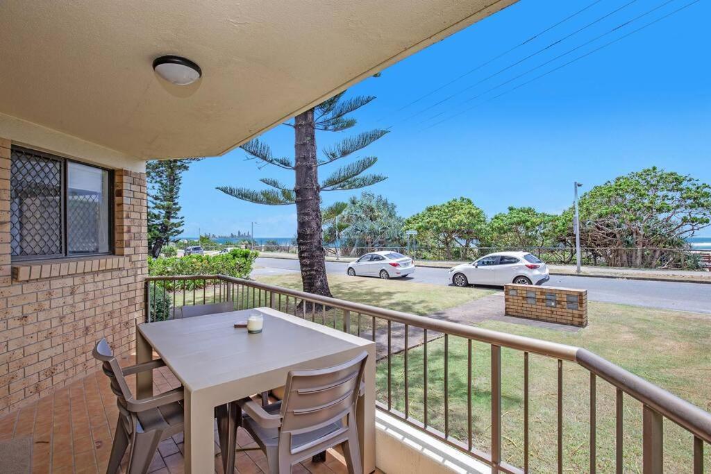 Absolute Beachfront Apartment! Apartment