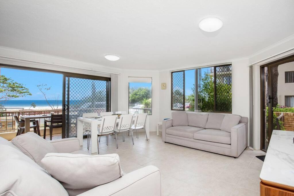 Absolute Beachfront Apartment! Apartment *